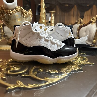 Size 7 - Air Jordan 11 Retro white/metallic gold black  Blanc/Noir/ Or/ ￼
