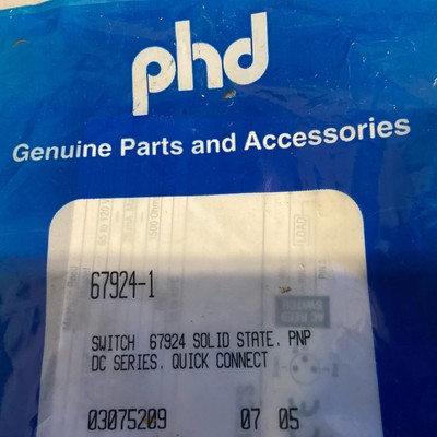PHD Inc. 67924-1 PNP Quick Connect Proximity Switch Sensor New