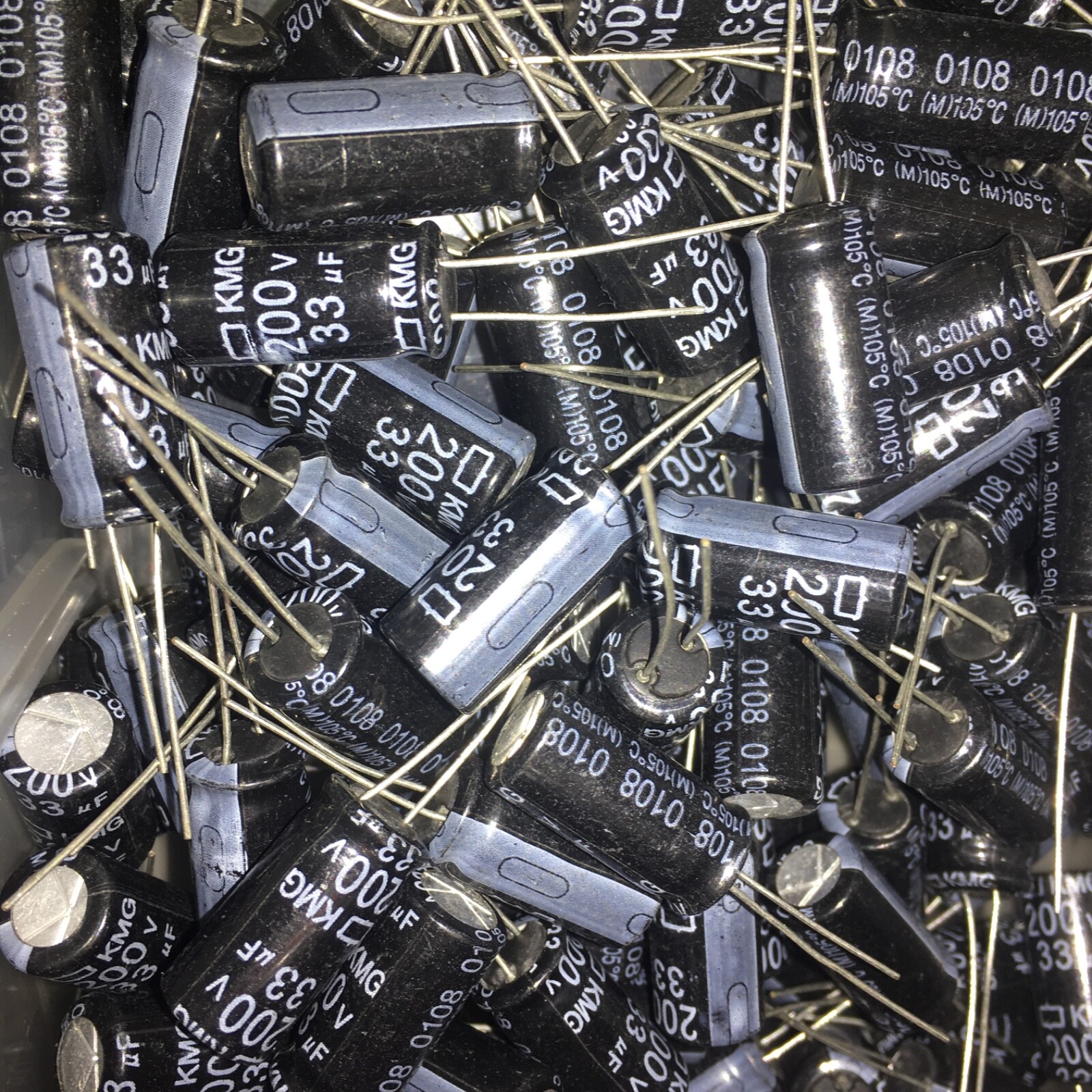 2pcs 33uF 200V capacitors 10x20 (Replacing for 160V 100V 63V