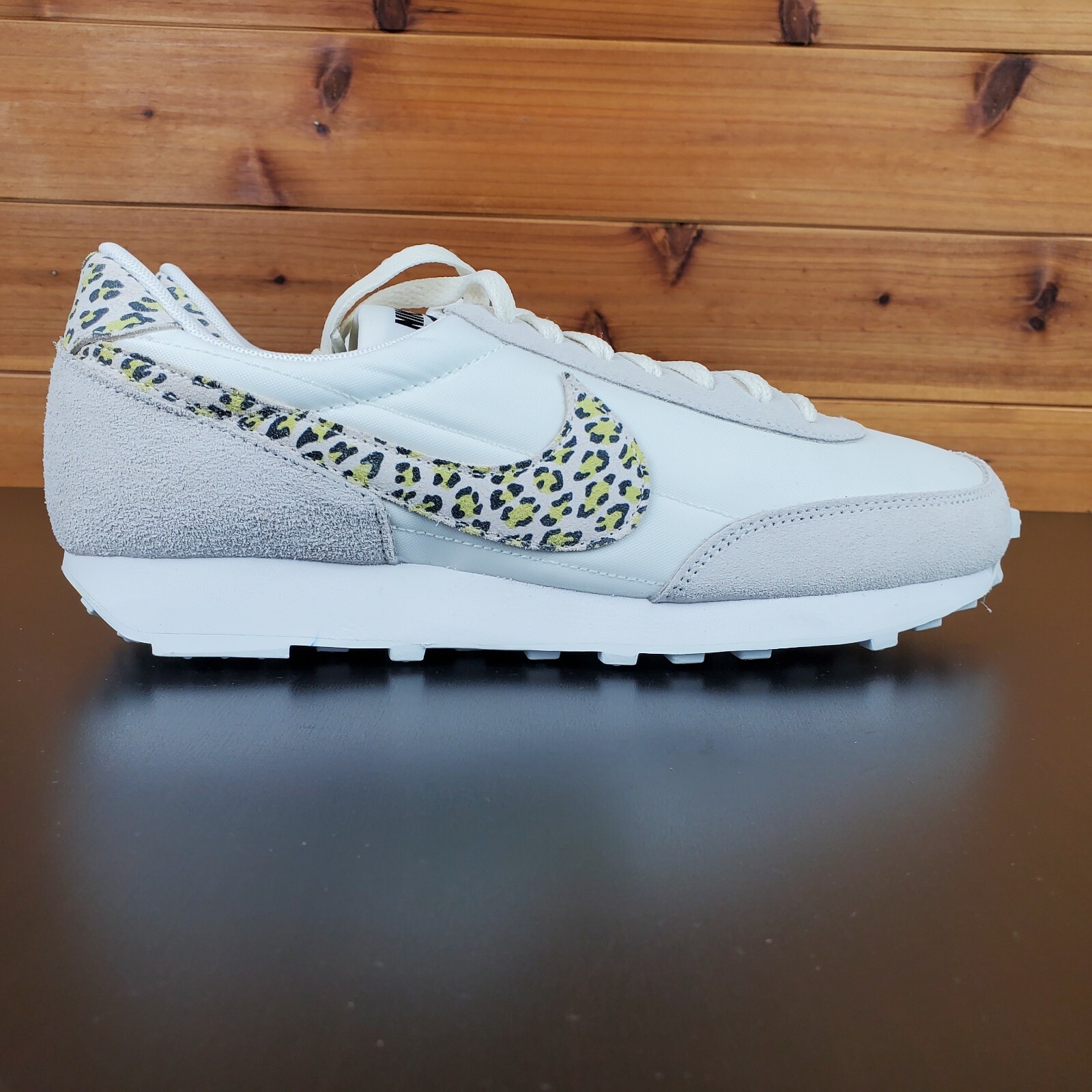 ◆大人気◆日本未入荷◆NIKE DAYBREAK SE WORLD WIDE◆UNISEX◆ New Nike Women's Daybreak Shoes Sneakers - White/ Green