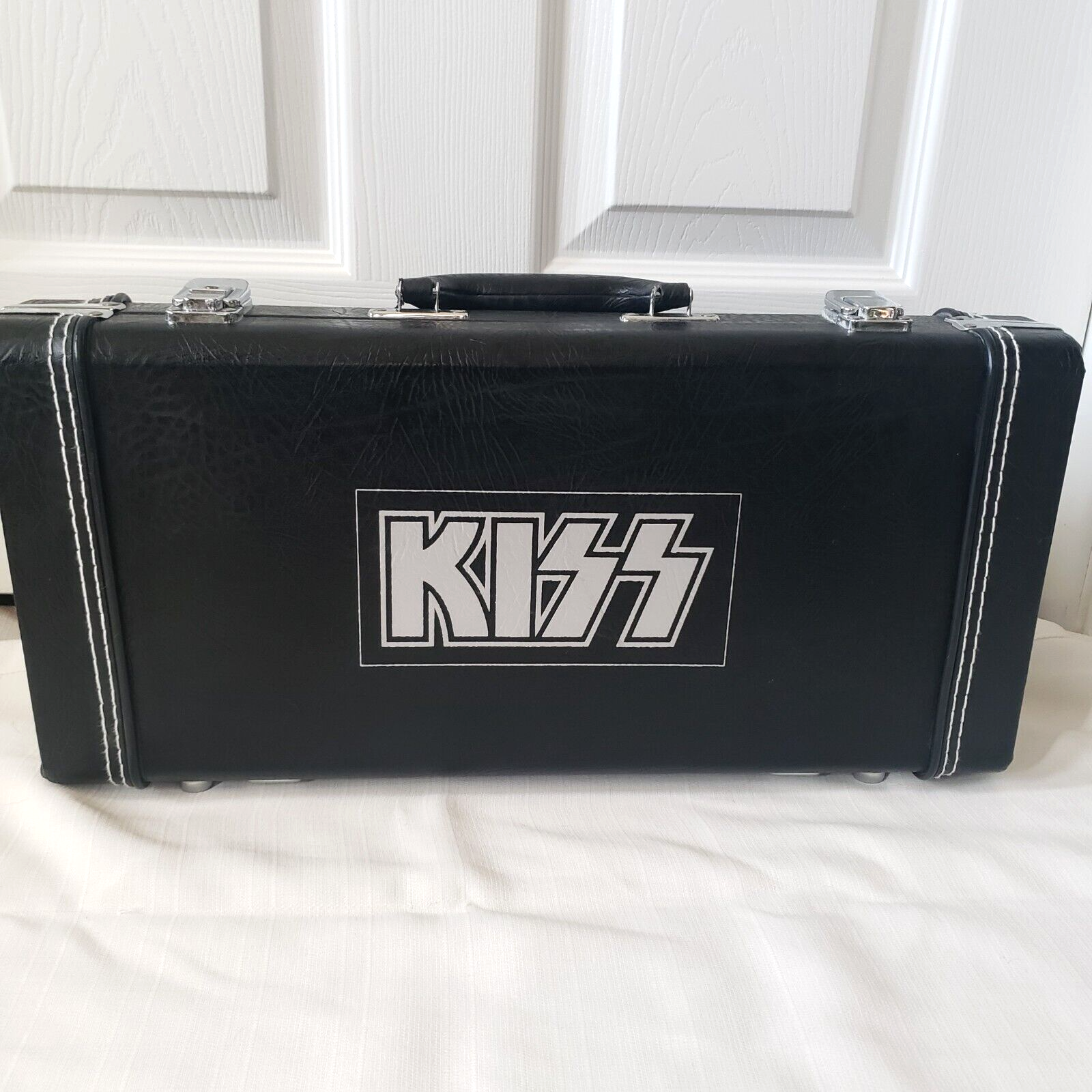 KISS Definitive Collection 5 CD Guitar Case Deluxe Edition