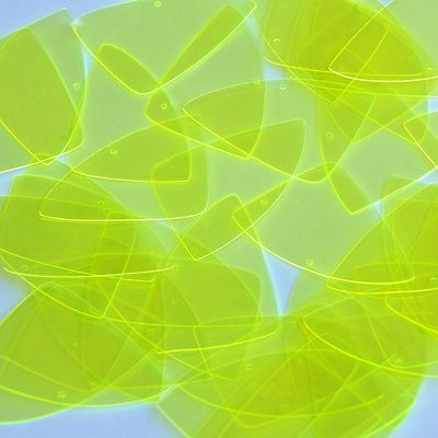 Fishscale Vinyl Shape 1.5'' Yellow Go Go Fluorescent Edge Glow