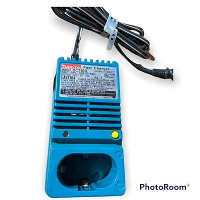 MAKITA DC7100 1 Hour Fast Charger for 7.2V Removable Rechargeable