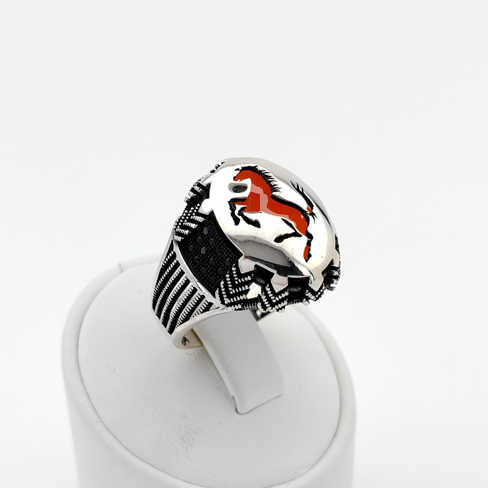 925 Silver Horse Ring Ornated with Facet cut Orange and