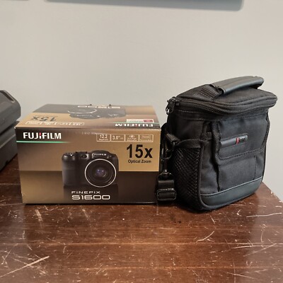 Fuji Finepix S1600 Digital SLR Camera 12 mp, Zoom 15x VGC in box, manual, case 