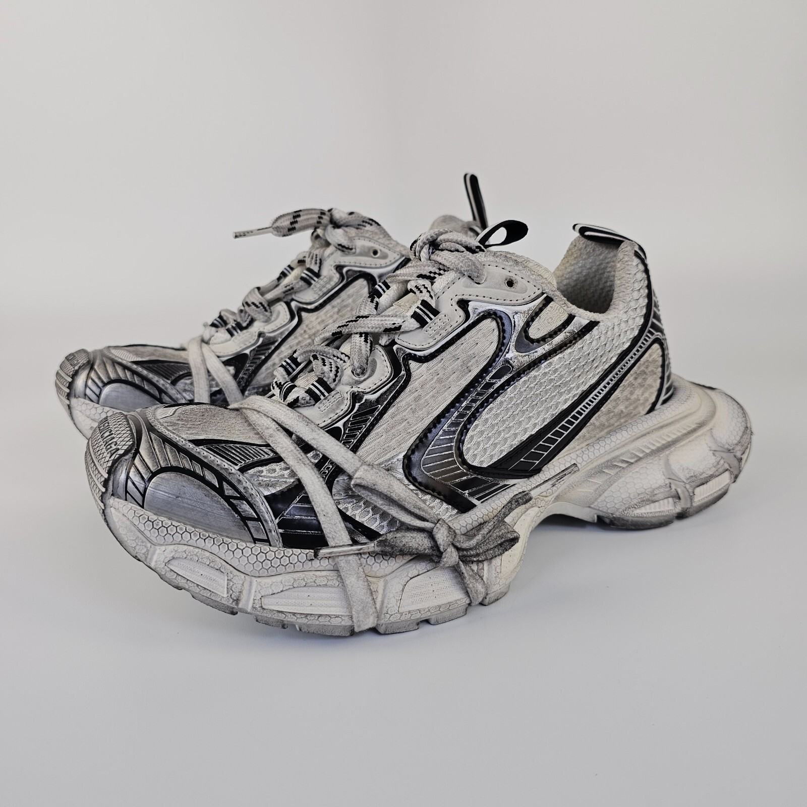 BALENCIAGA 3XL $1190 Women's White/Black Low Top Sneakers BALENCIAGA 3XL $1190 Women's White/Black Low Top Sneakers
