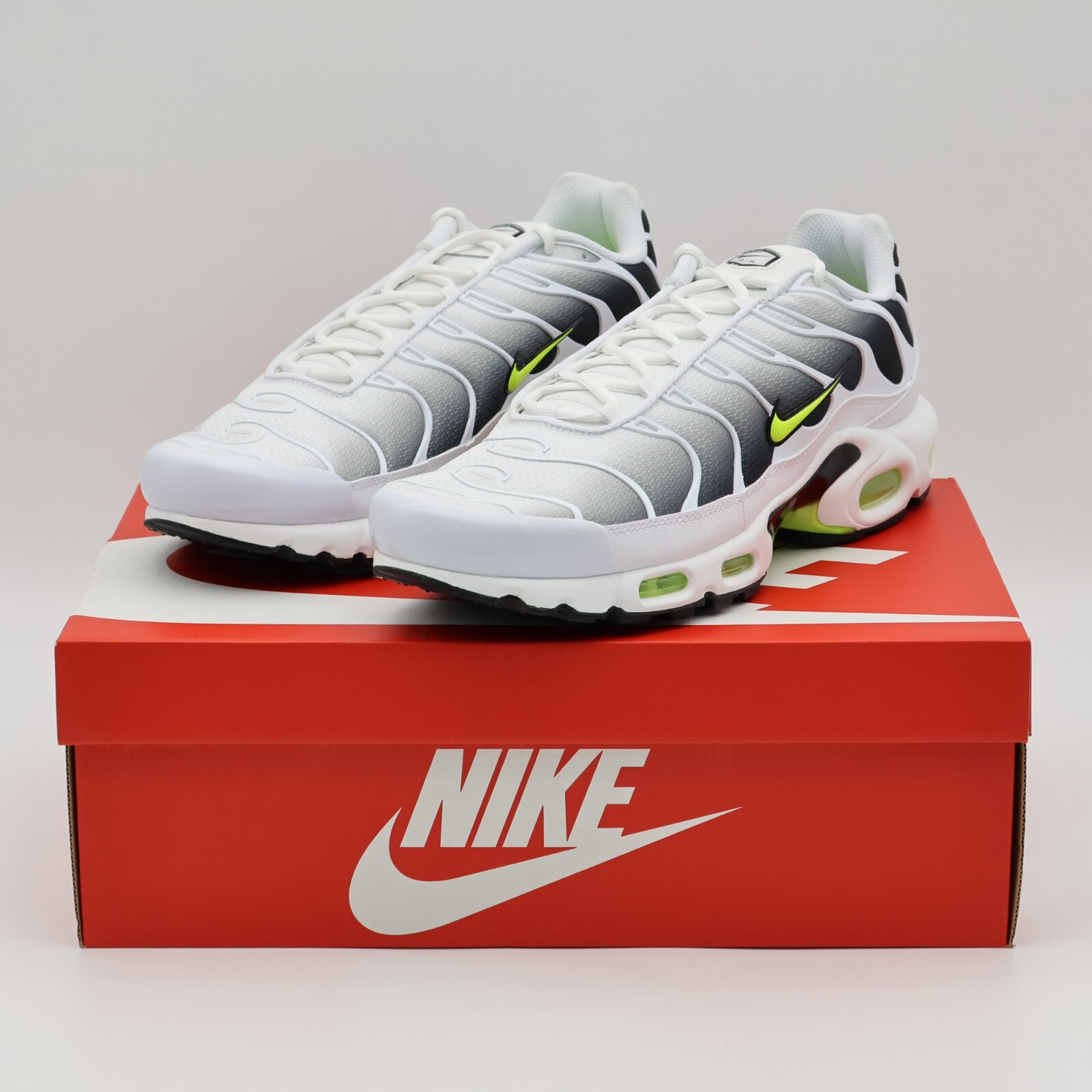 AIR MAX PLUS WHITE/VOLT-BLACK メンズ27.5cm Nike Air Max Plus 