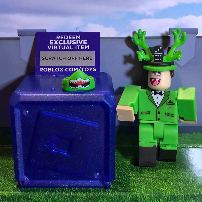 Roblox Celebrity Gold Series 1 2 3 4 Exclusive Mystery Blind Box Kid Toy Figures - roblox series 2 blue mystery box figure robloxia zookeeper new with code