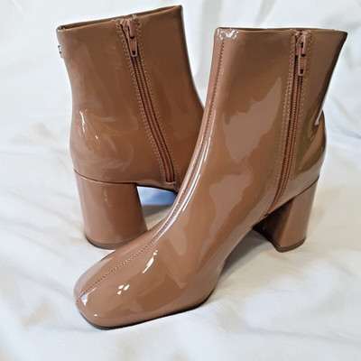 Madden NYC Side Zip Round Toe Tan Patent Faux Leather Block Heel Booties Sz 7