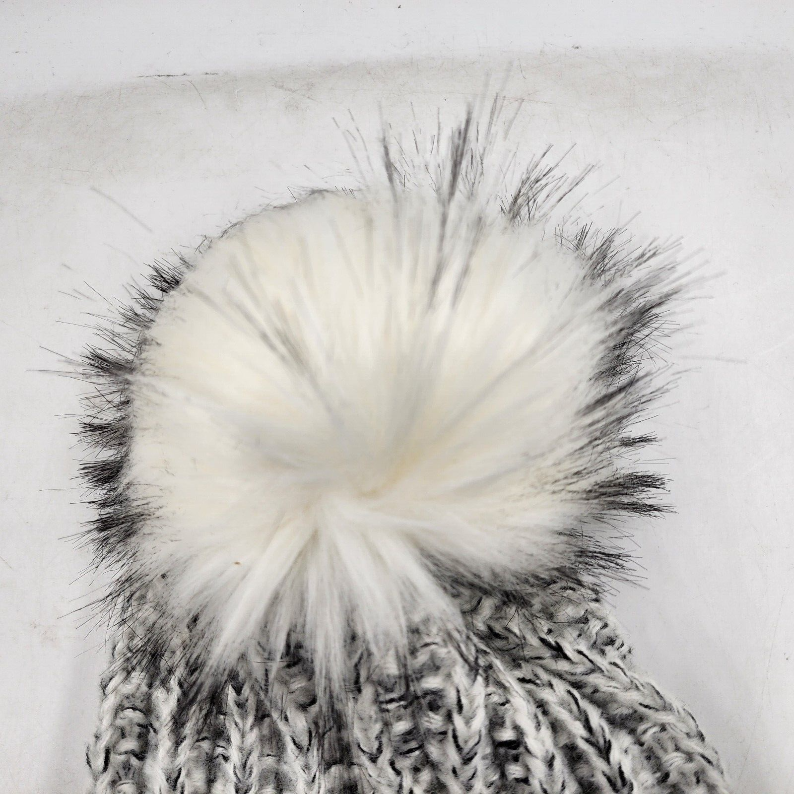 Kyi Kyi Fold-Up Fox Fur Pom Beanie Women's One Size Silver Tight-Knit - Picture 3 of 13