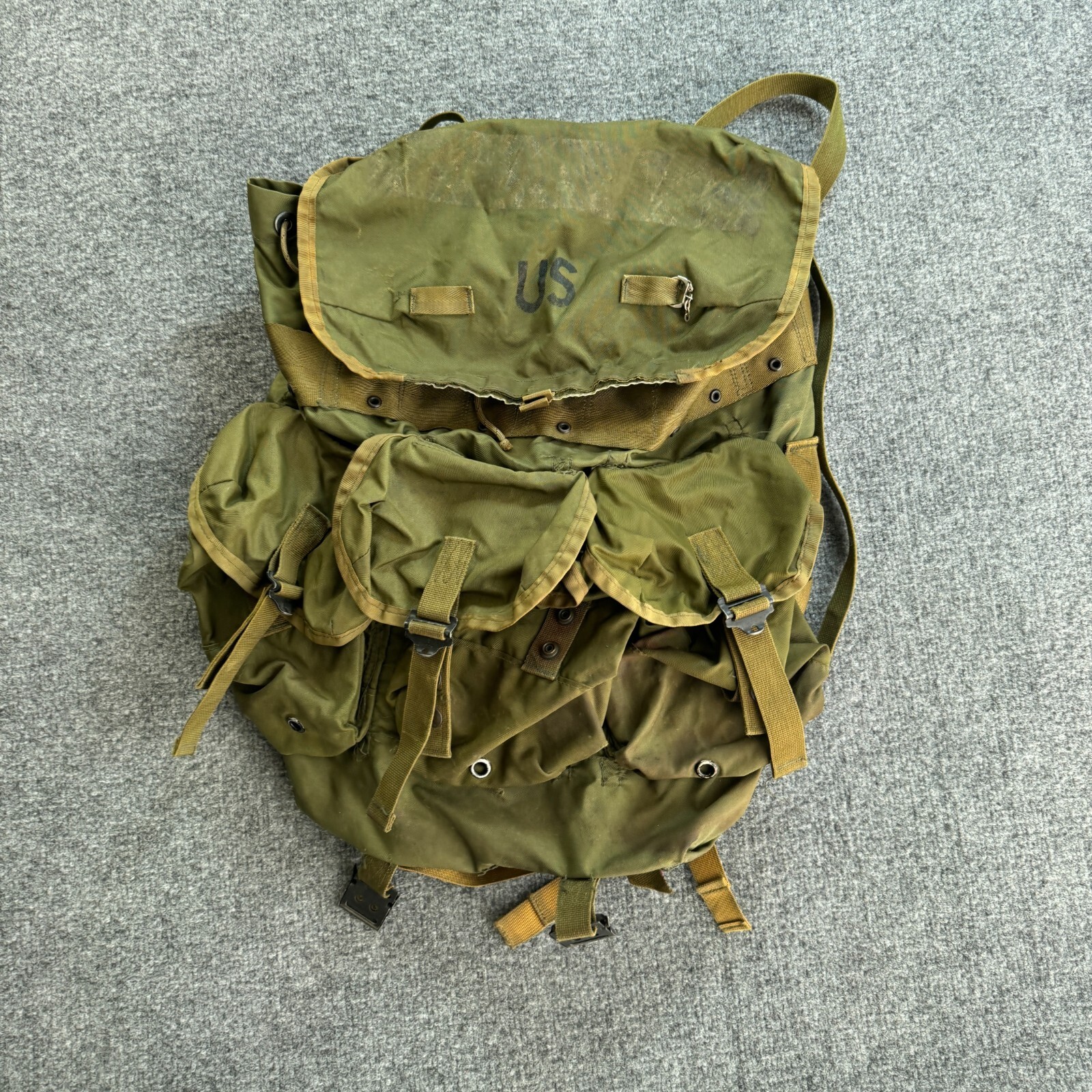 Beautiful! Genuine US Military Medium 70s Rucksack Field