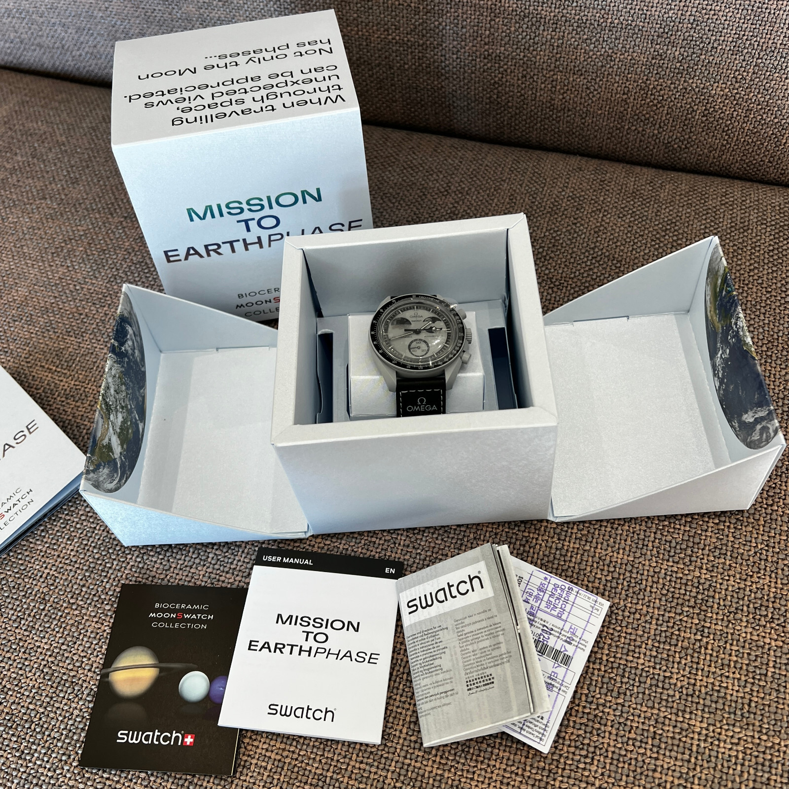 【ほぼ未使用】MISSION TO EARTHPHASE SO33M700 Swatch Moonwatch So33M700 Mission To Earth Phase Black/Gray