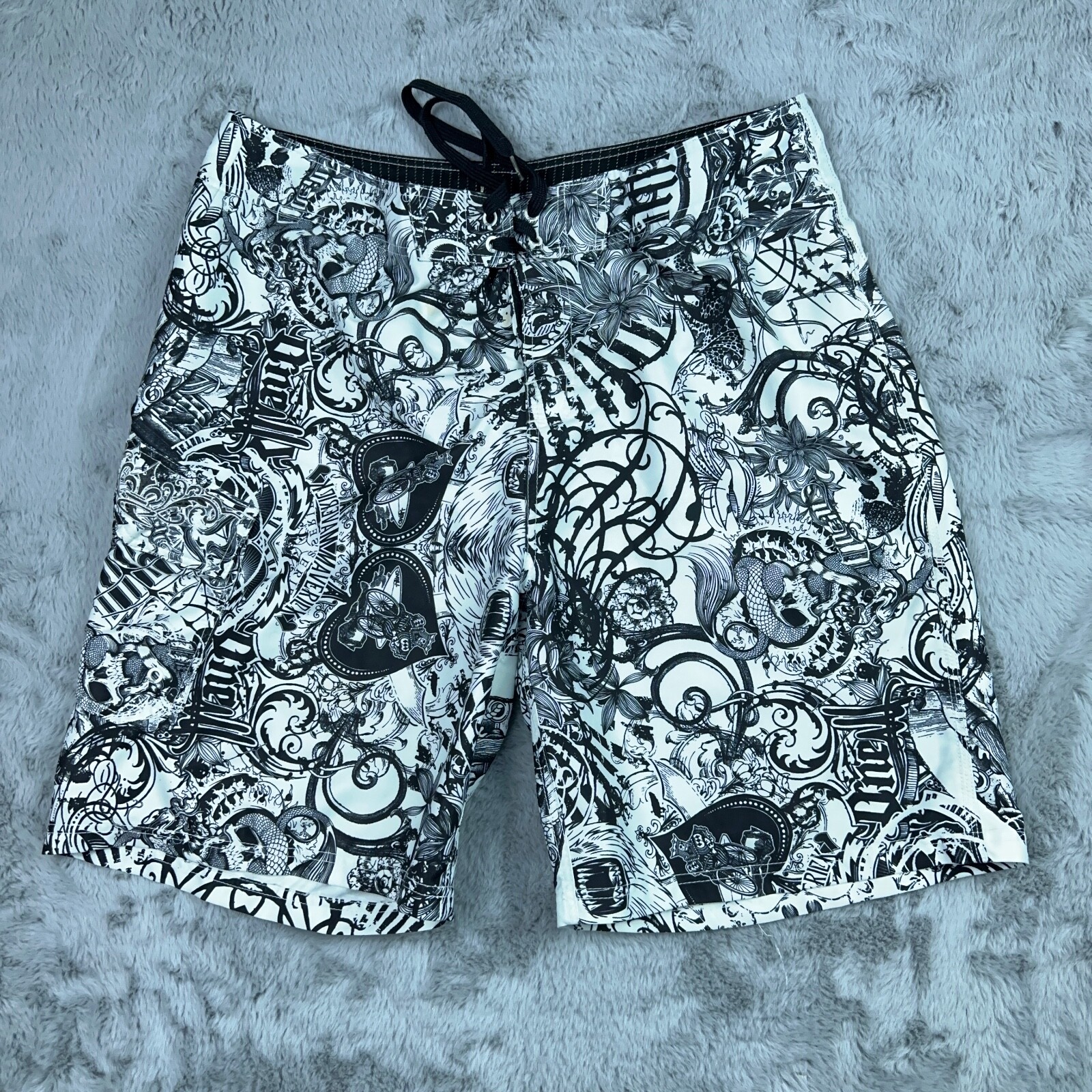 O'niell Shorts Mens 36 Black and White Tribal Grunge Tattoo