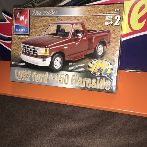 ミニカー FORD F150 Flareside 1/25 1992 Ford F150 Flareside Truck | Hobby Sense