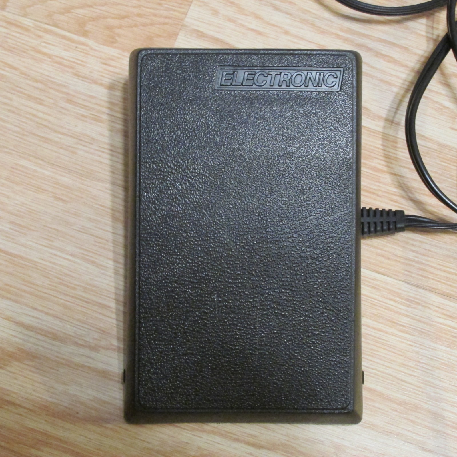 Original Singer Model 2517 Foot Control w/Power Cord (Part #362095-001)