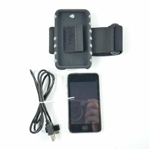 APPLE IPOD TOUCH 2ND GENERATION 8GB PORTABLE MP3 MUSIC PLAYER A1288 BUNDLE GUC