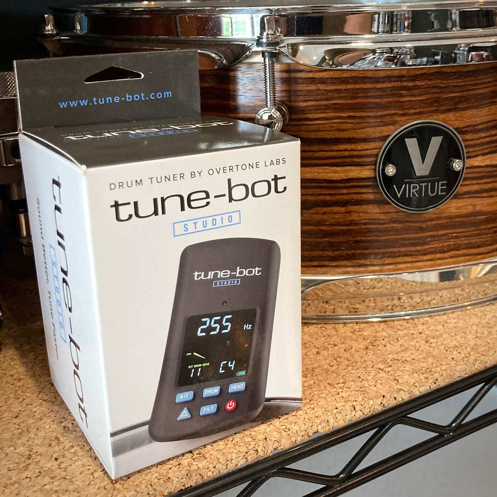 Tune lab. Tune bot. барабанный тюн бот. тюнер pearl tune-bot gig.