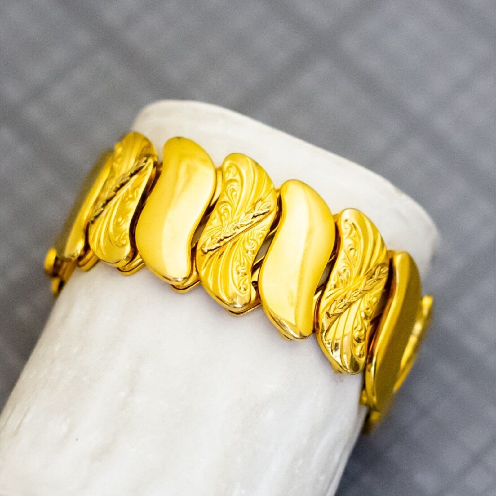 6 inch, Vintage Wave Links Gold Tone Beautiful Bracelet by 6 inch, Vintage Wave Links Gold Tone Beautiful Bracelet by