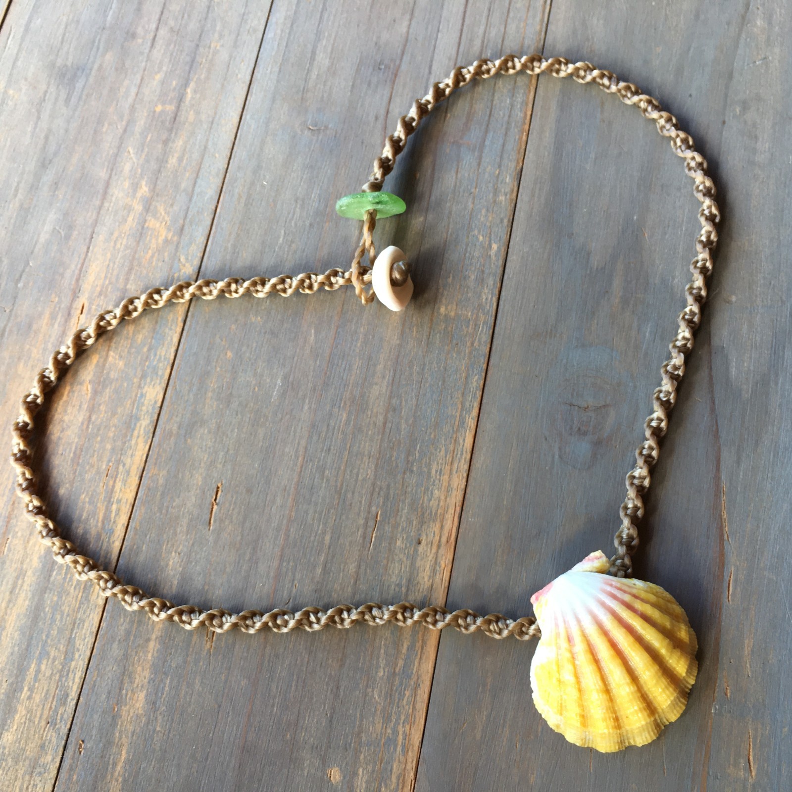 Classic Hawaiian sunrise shell necklace with ridges