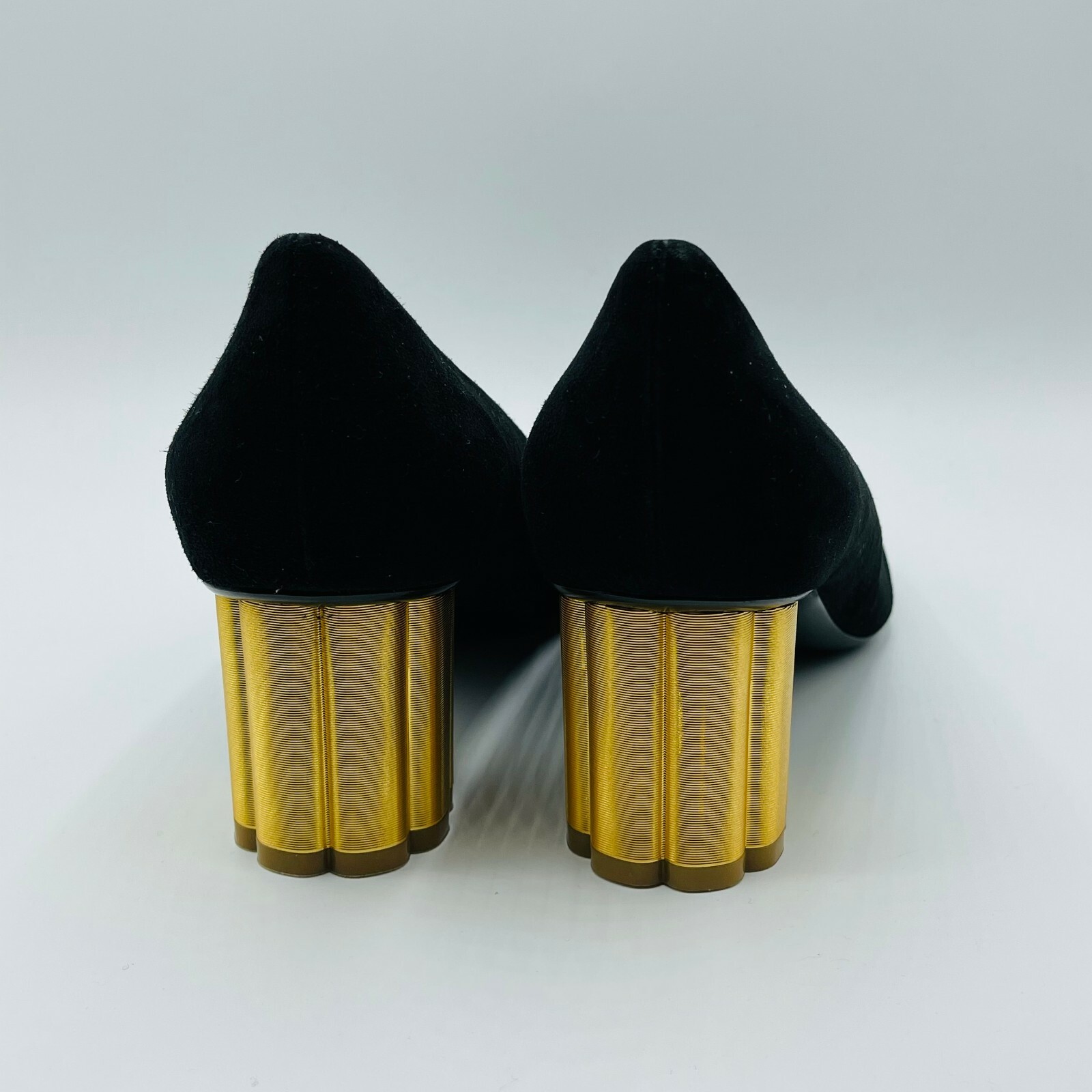 Pre-owned Ferragamo Salvatore  Lucca 55 Women's Black Suede Pump With Gold Heel 671016