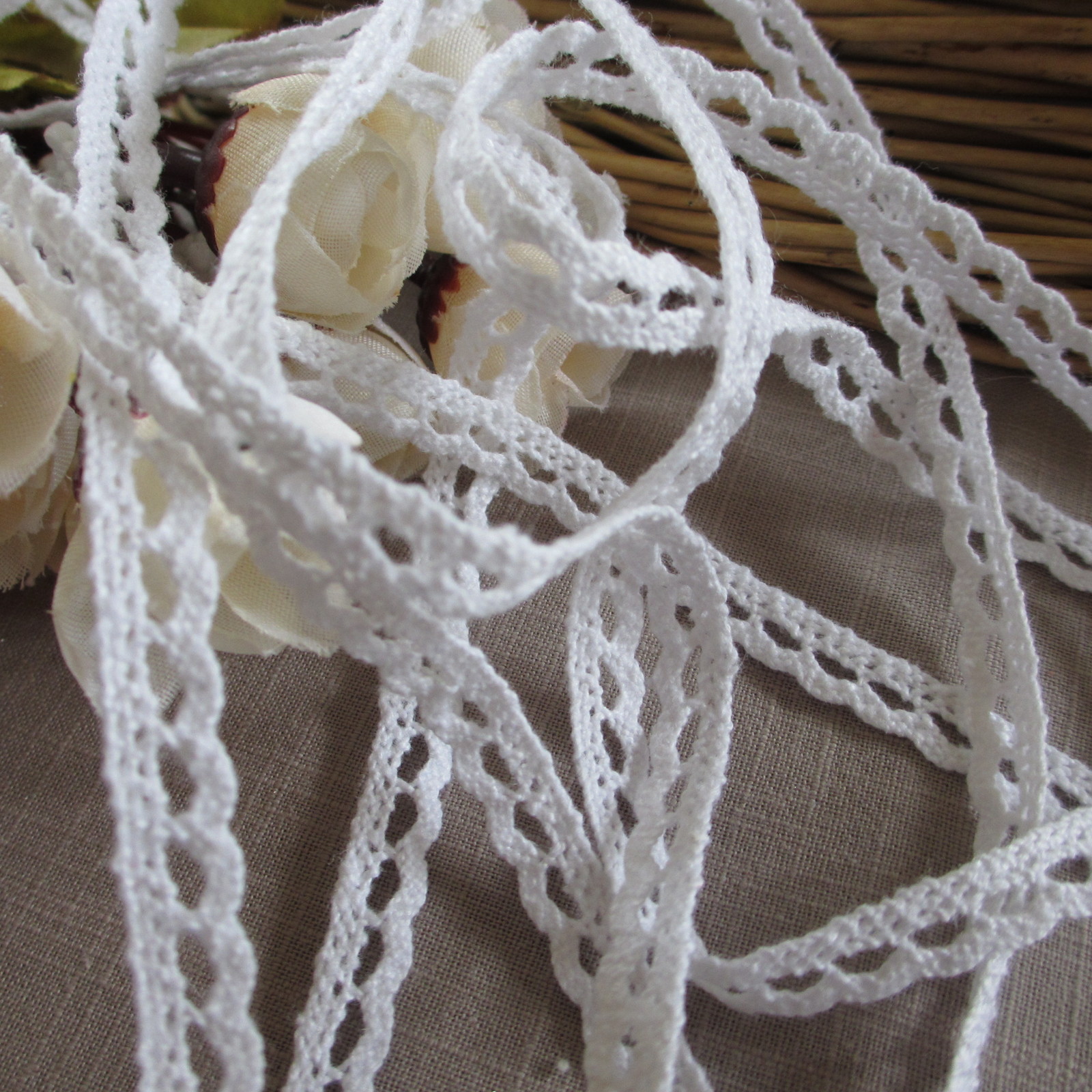 3 Metres SCALLOPED EDGE 8mm COTTON CROCHET LACE Trim (CL14) 19