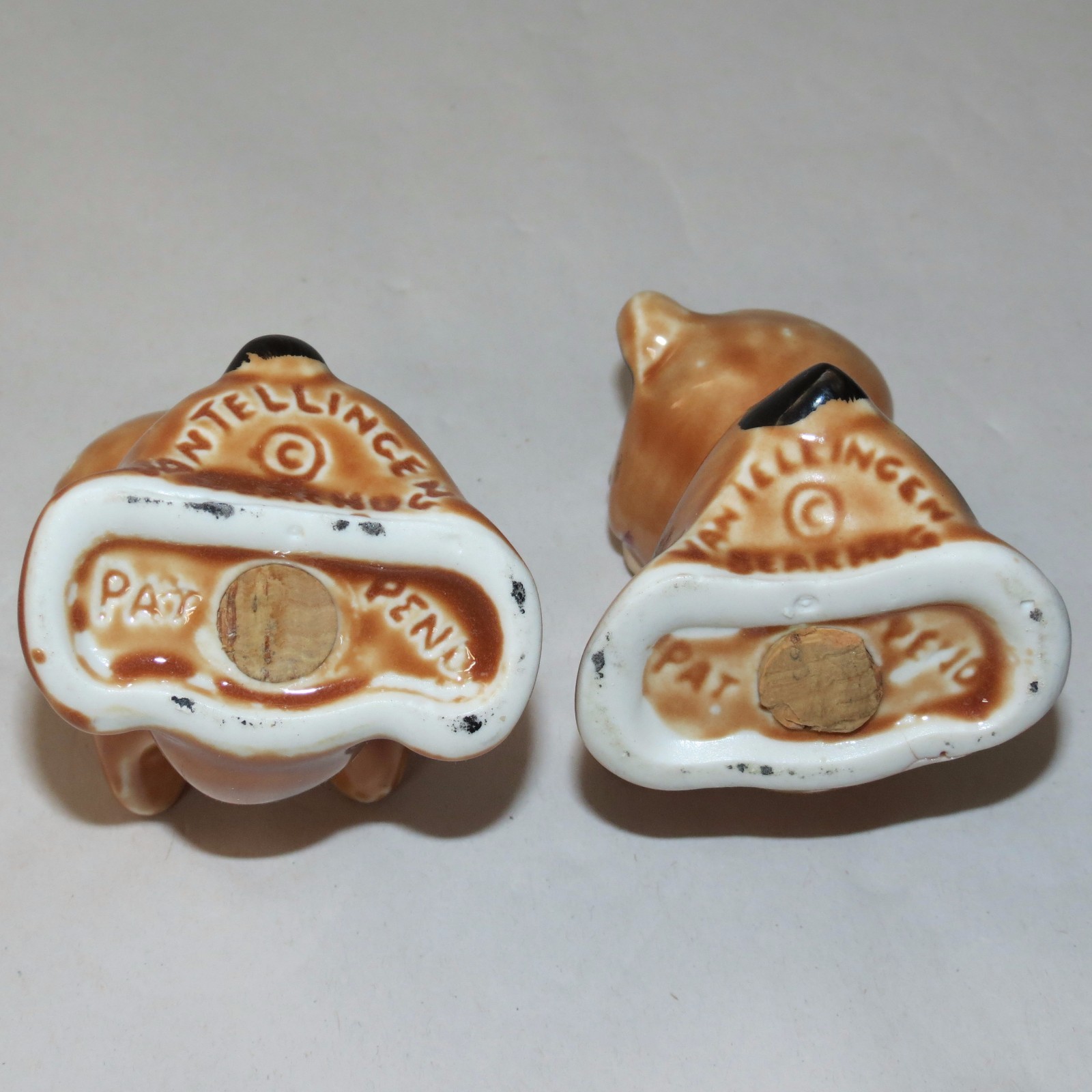 VINTAGE VANTELLINGEN BEAR HUG - HUGGING BROWN BEAR SALT AND PEPPER SHAKERS