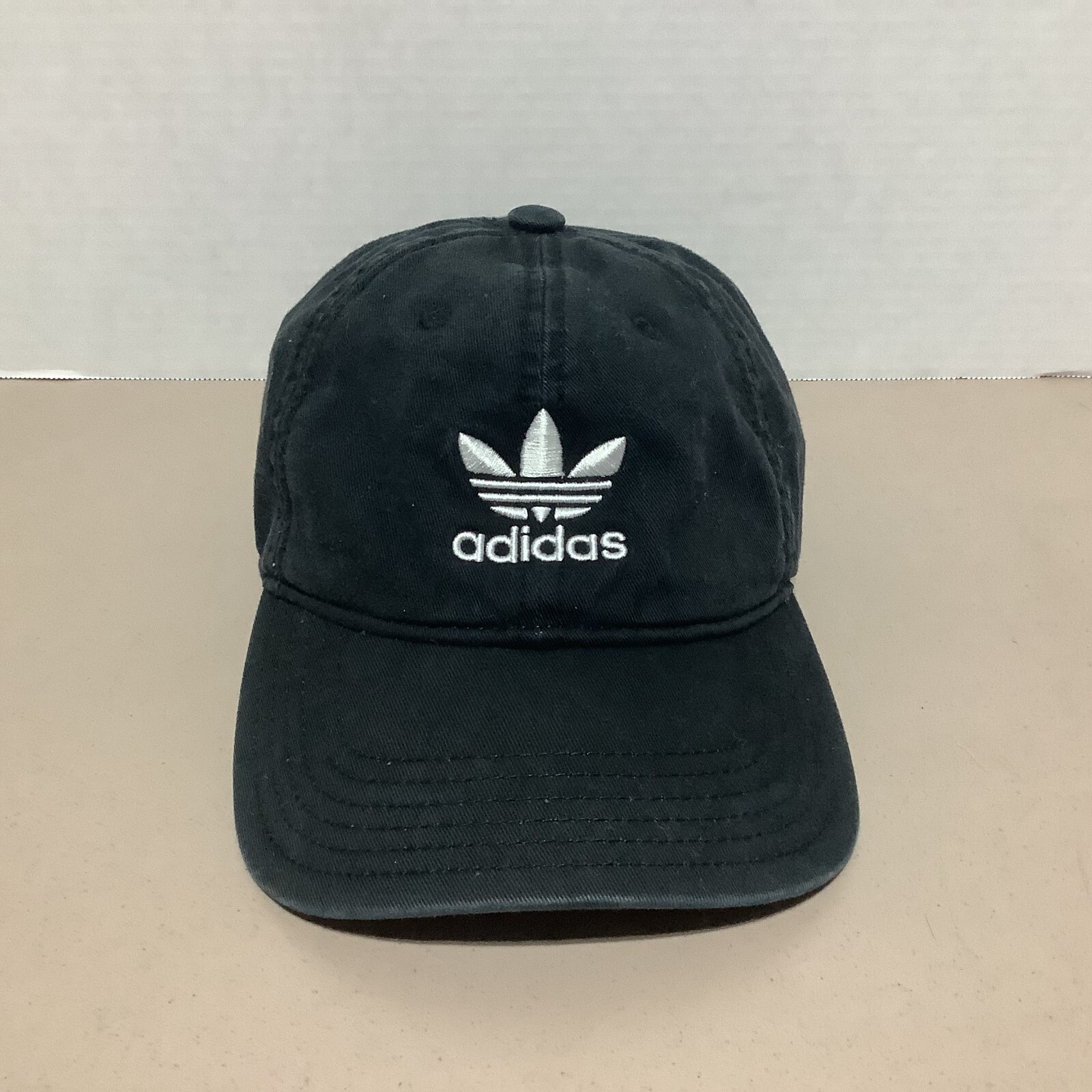 Adidas Originals 975950-A Strapback Hat Relaxed Adjustable Adidas Originals 975950-A Strapback Hat Relaxed Adjustable