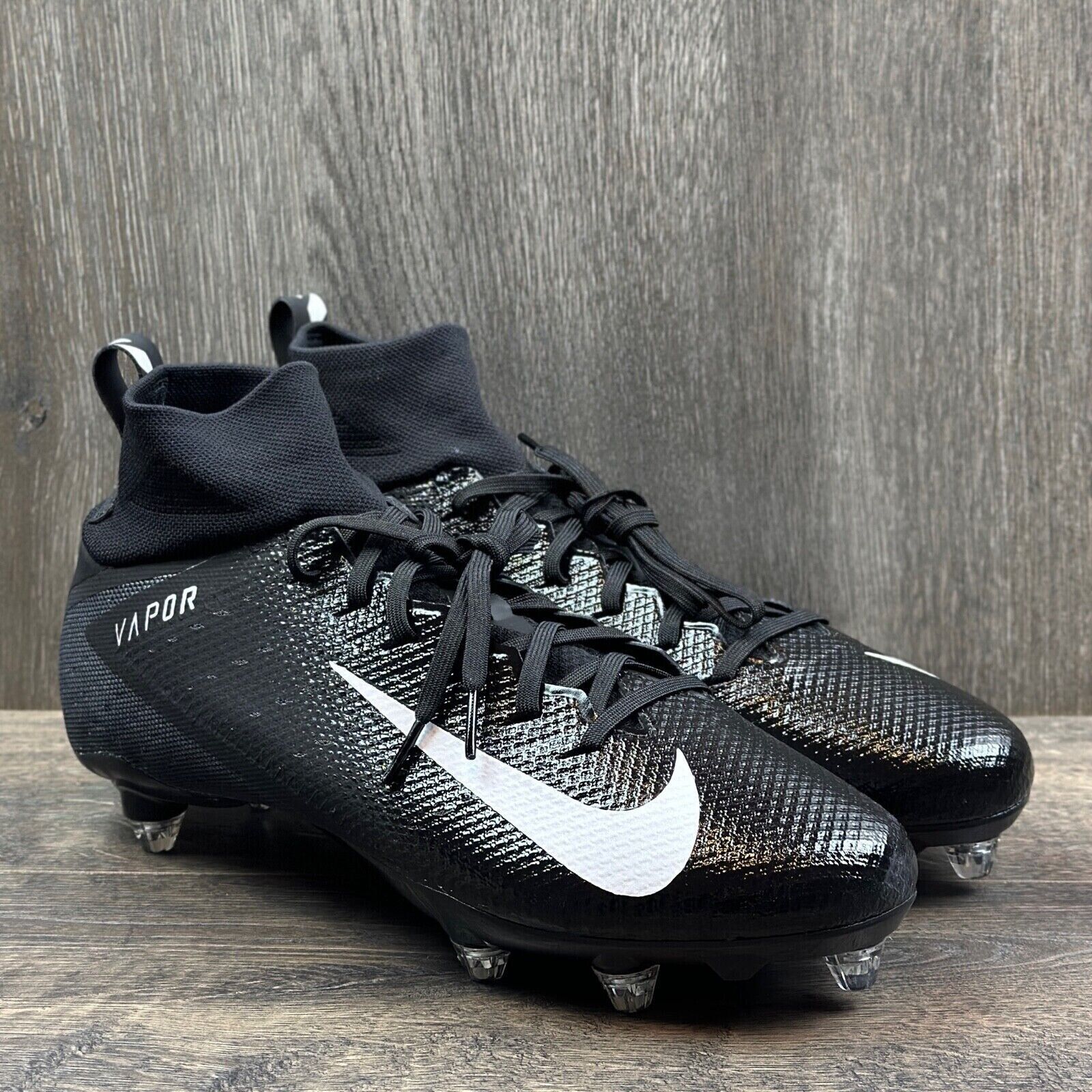 NIKE VAPOR UNTOUCHABLE PRO 3 D FOOTBALL CLEATS SIZE 13.5 NIKE VAPOR UNTOUCHABLE PRO 3 D FOOTBALL CLEATS SIZE 13.5