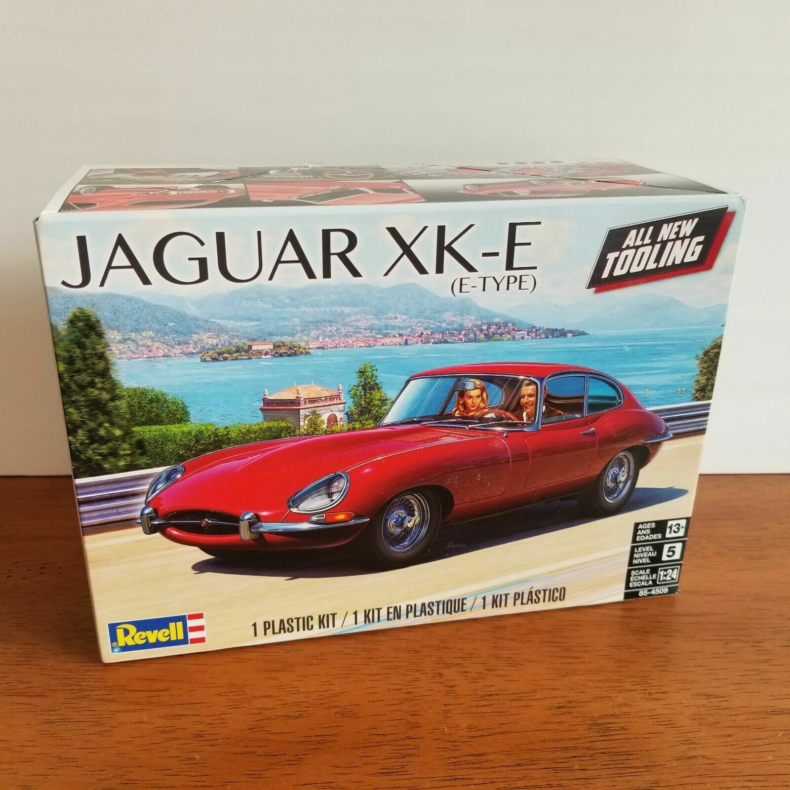 【希少】Revell Jaguar E-Type (XK-E) 1:8 Amazon.com: Revell 07717 Jaguar E-Type 1:8 Scale Unbuilt