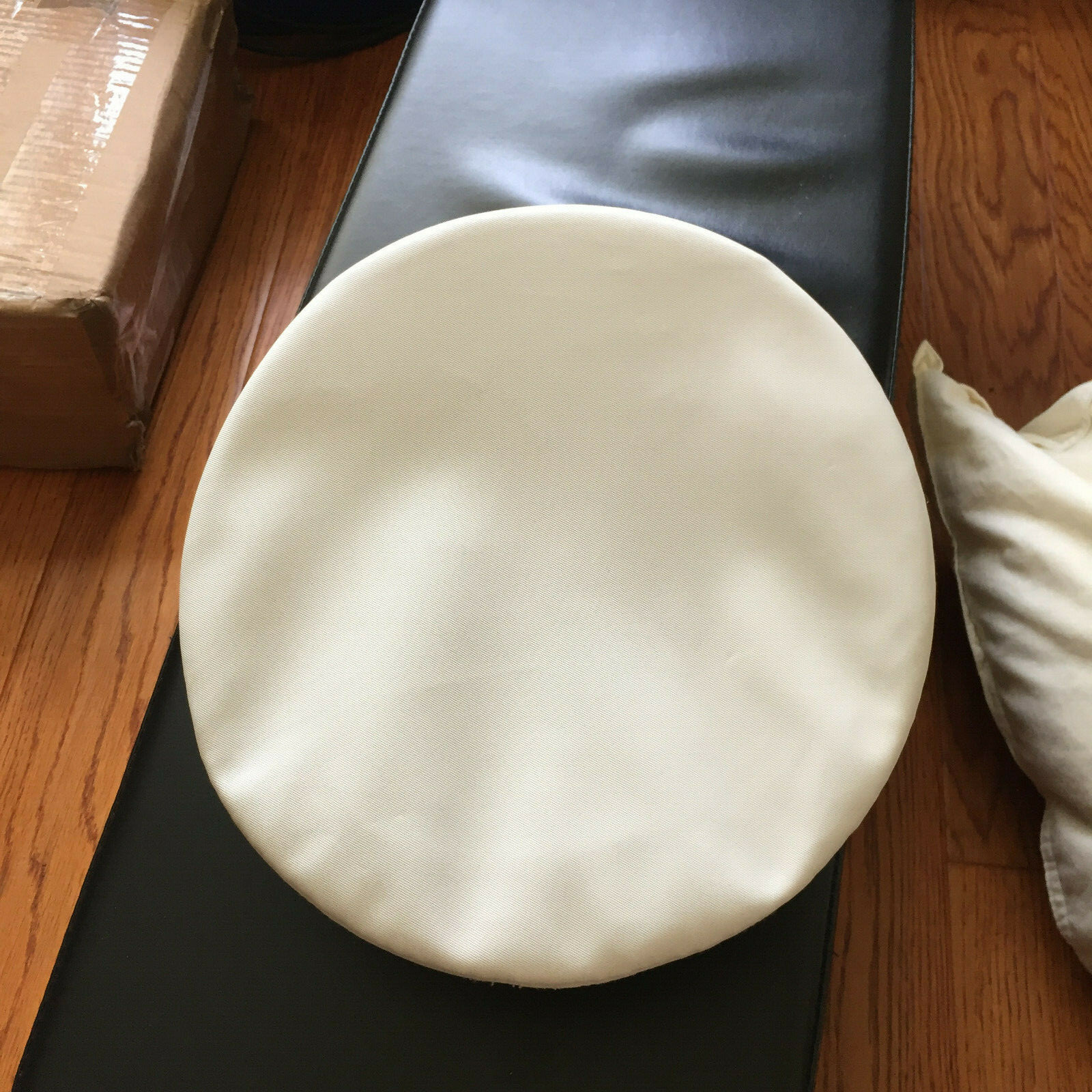 Marine Corps White Enlisted Dress Blues Visor - Kingform Cap - Size 7