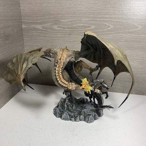 McFarlane Dragons Quest For Lost King BERZERKER Clan Dragon