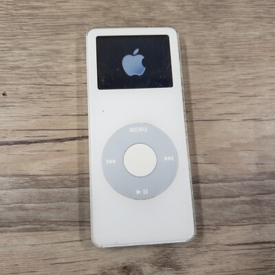 Apple A1137  iPod Nano 1st Gen 4GB MA005LL White *Tested*