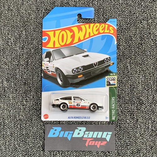Amazon.com: Hot Wheels Matchbox 2016 Alfa Romeo Giulia