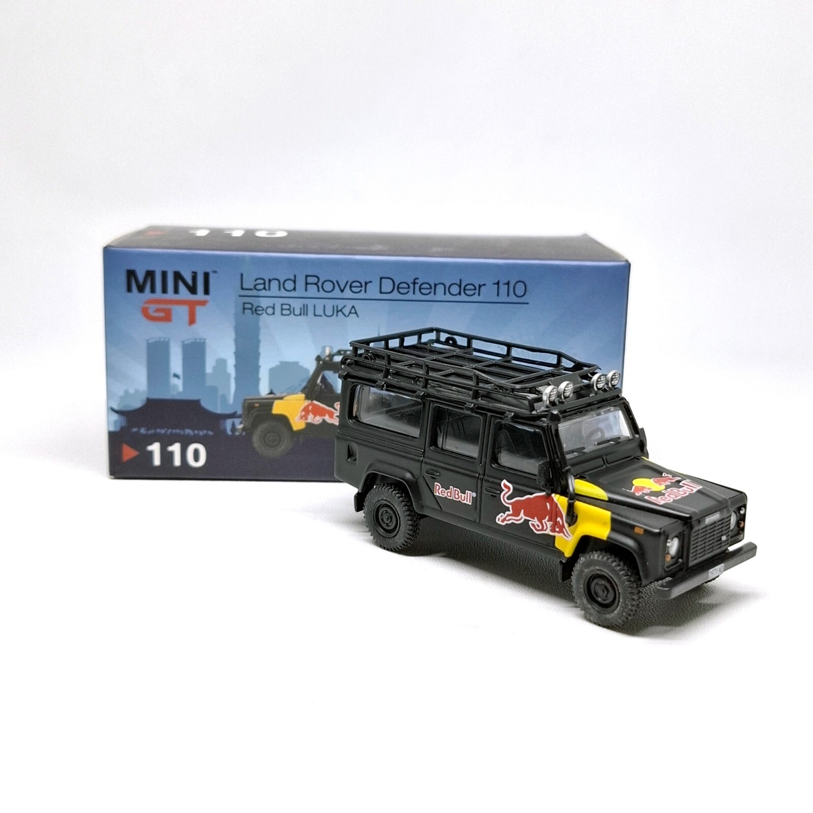 MINI GT LAND ROVER DEFENDER 110 RED BULL LUKA #110 MGT00110