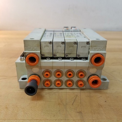 SMC Solenoid Valve Manifold Assembly (2) SMC VQ2100-5, (2) SMC VVQ2000-10A-1