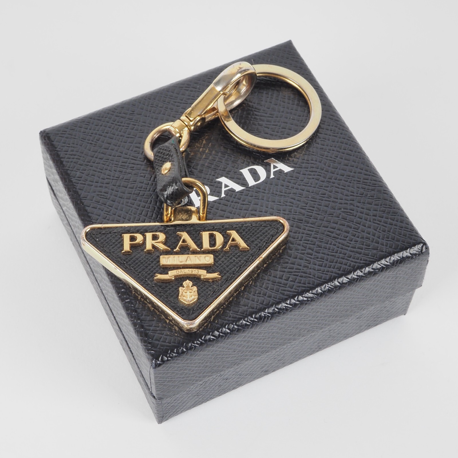 PRADA Saffiano triangle logo keychain keychain bag charm OP: €390