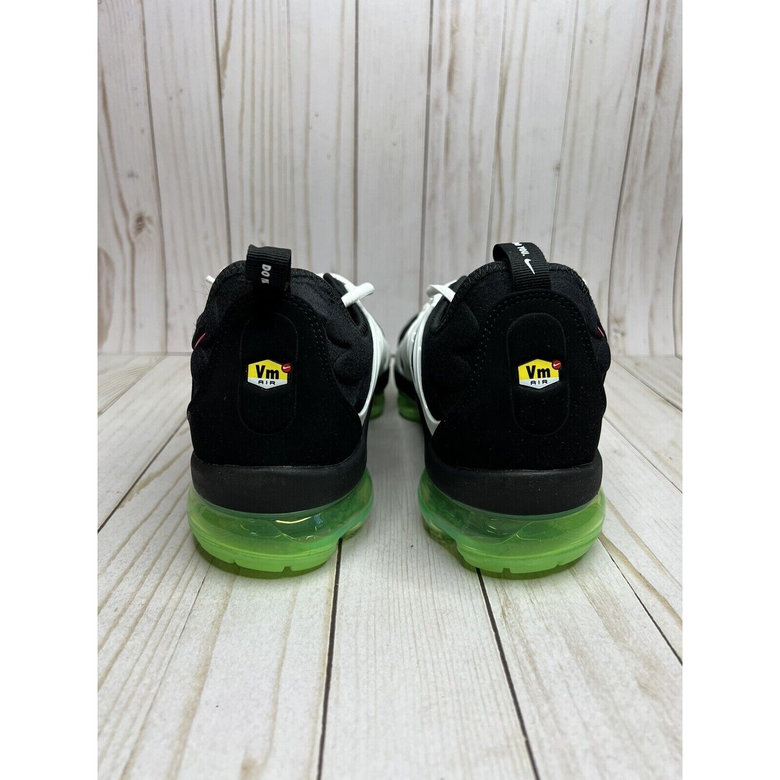 NIKE NIKE AIR VAPORMAX PLUS DO YOU MENS SIZE 11.5 BLACK GREEN HYPER PINK DM8121 001
