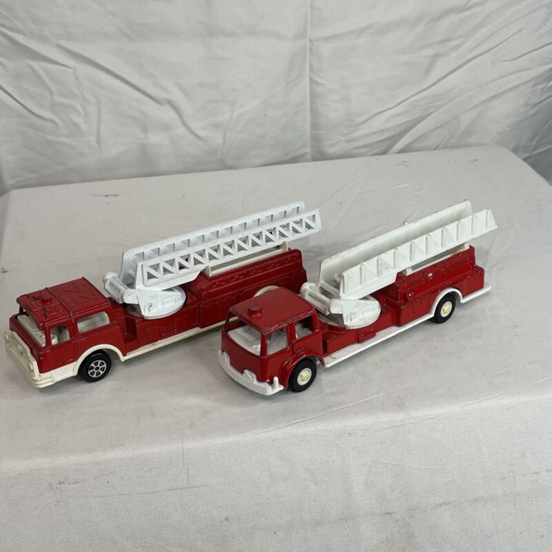 Vintage Tootsie Toy Fire Truck Set Of 2