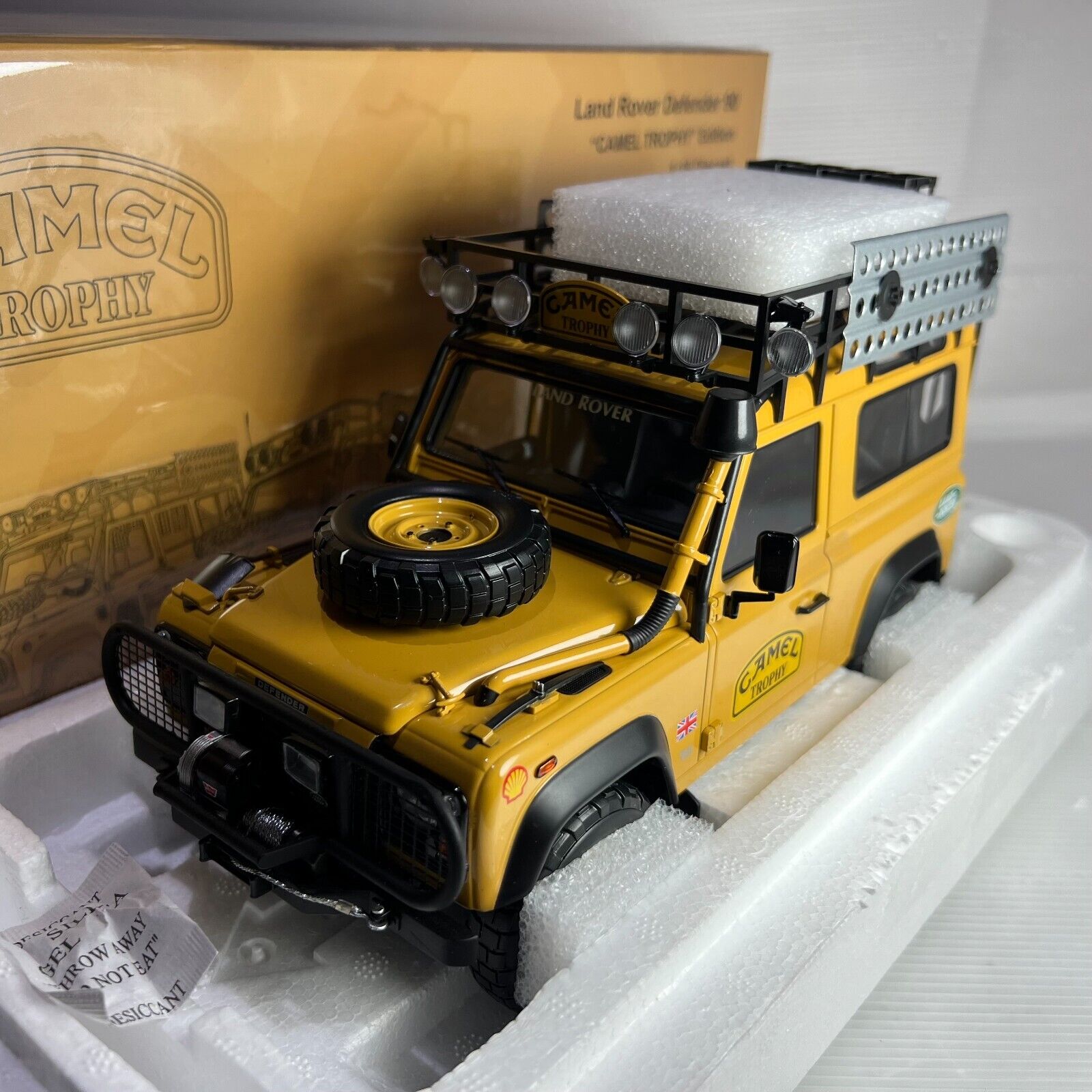 1/18 Almost Real Land Rover Defender 90 Camel Trophy Edition 1/18 Almost Real Land Rover Defender 90 Camel Trophy Edition