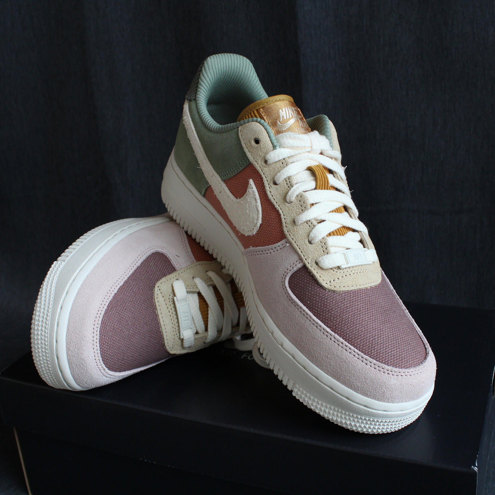 NIKE NIKE AIR FORCE 1 '07 „OIL GREEN TERRA BLUSH“ | EU38.5 - 49.5