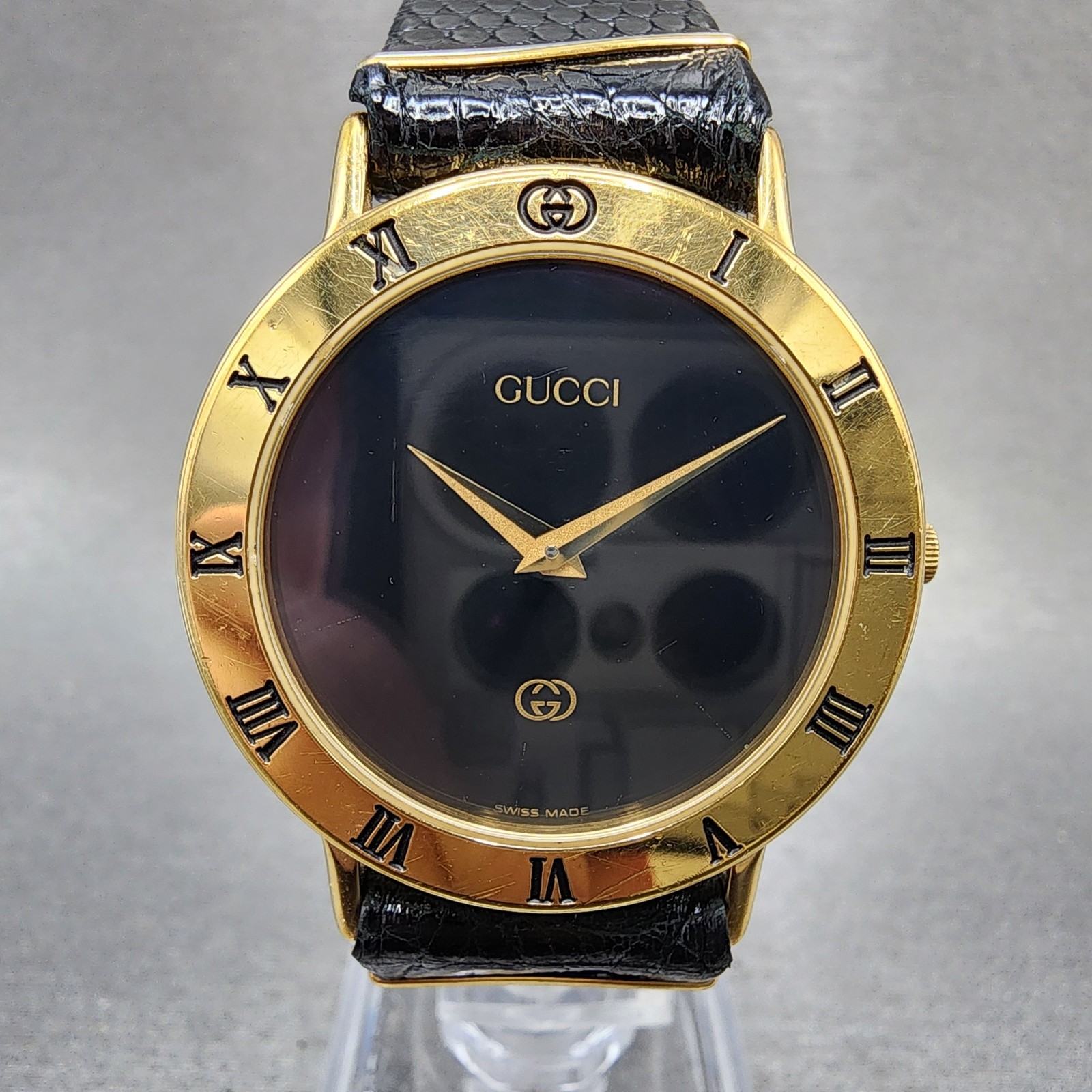 【新品電池】GUCCI 3000M ラウンド ゴールド ブラック アナログ 美品 GUCCI 時計 9000M 新品電池 稼働品 ゴールド 黒文字盤