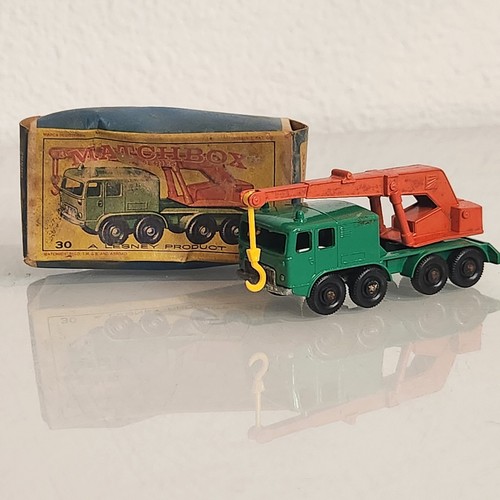 VINTAGE MATCHBOX LESNEY #30 GREEN 8 WHEEL CRANE ENGLAND - ROUGH