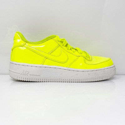 Nike Boys Air Force 1 LV8 UV A02286-700 Желтая повседневная обувь Кроссовки, размер 4,5 года