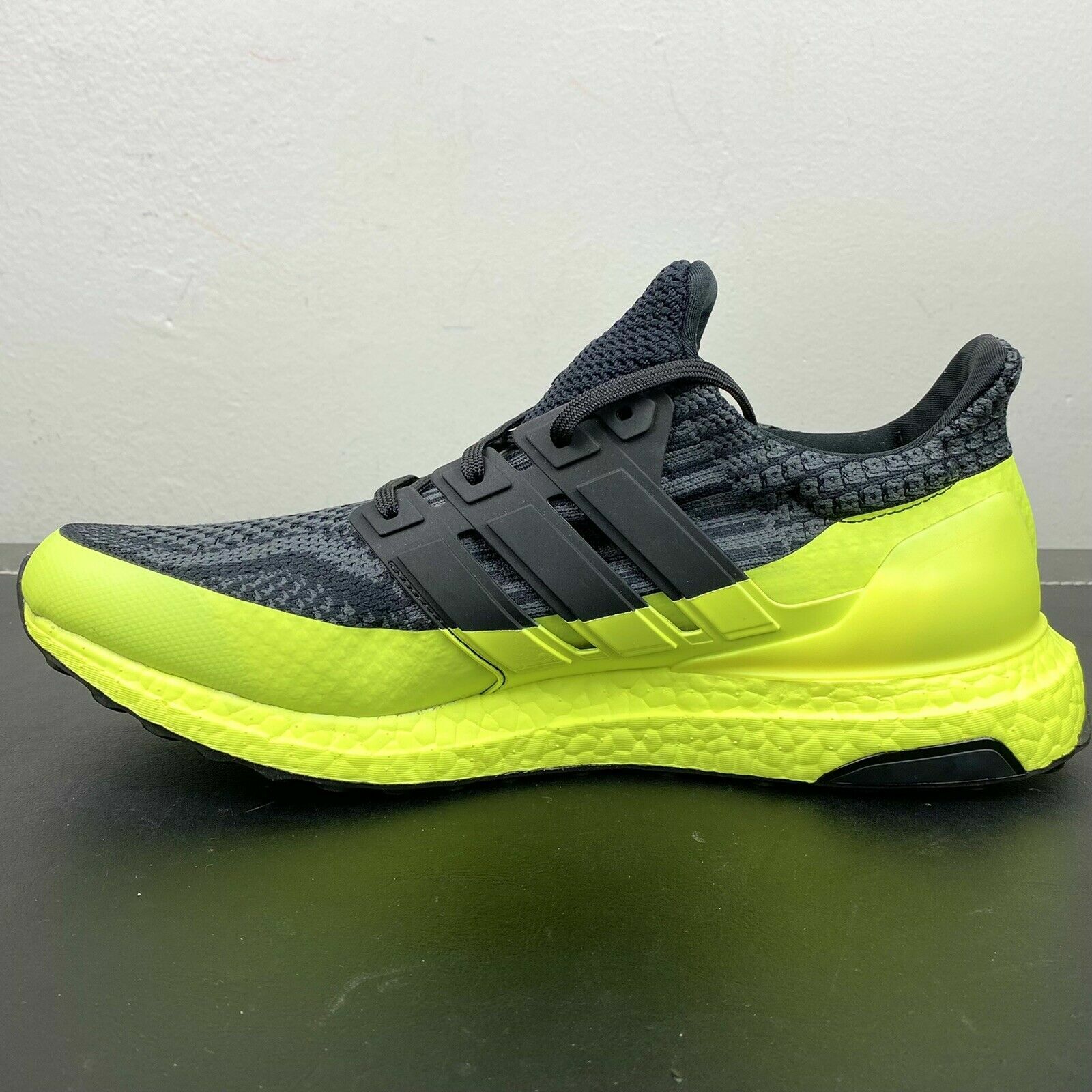 Ultra boost hotsell black yellow