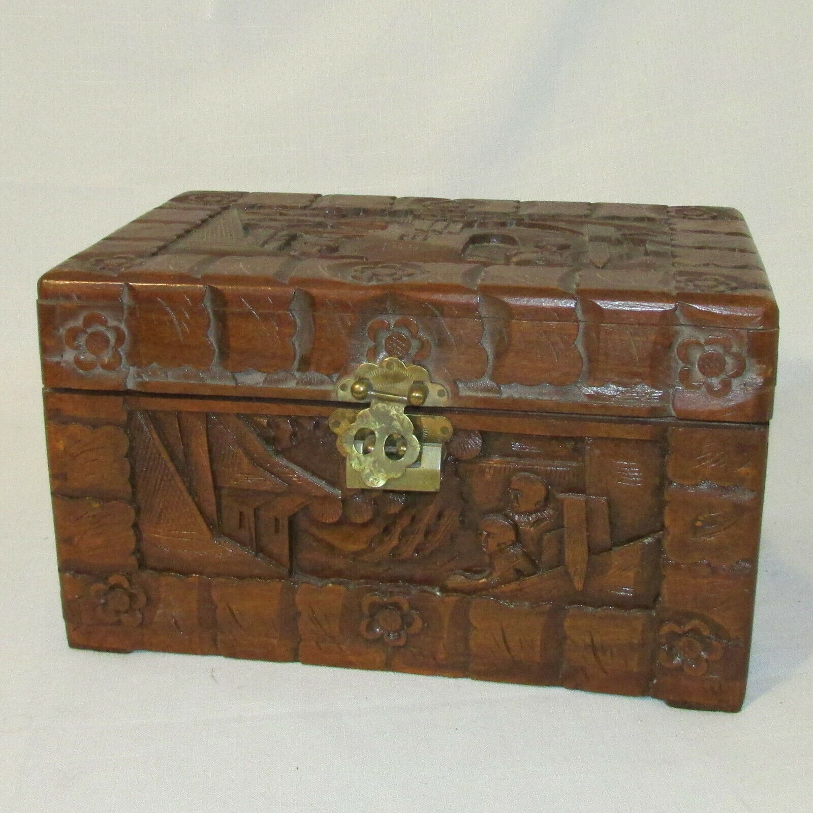 Vintage George Zee & Co Carved Camphor Small Chest Box w Vintage George Zee & Co Carved Camphor Small Chest Box w