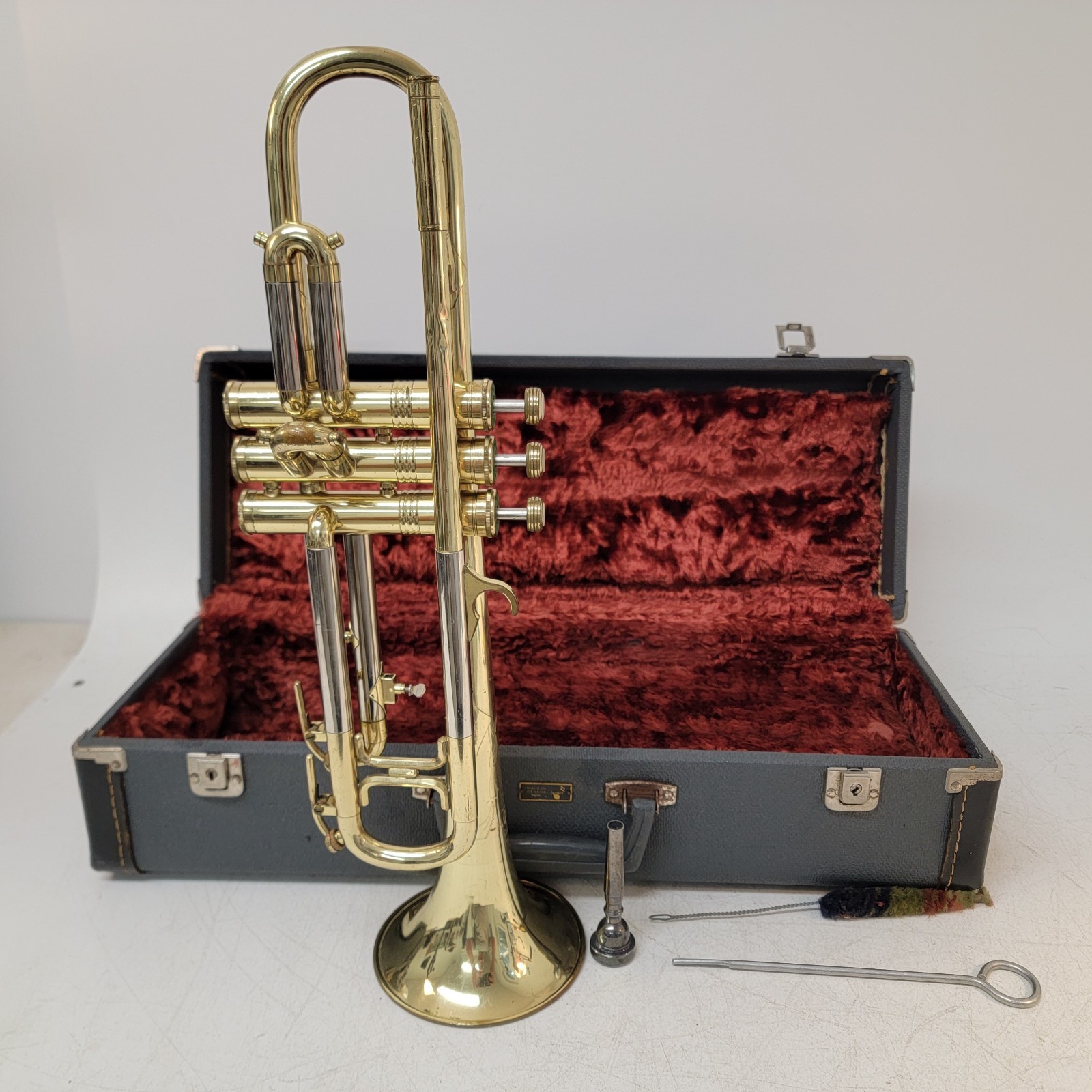 HUTTL トランペット　LINE800 本体 HUTTL Trumpet LINE 800 Trumpet W Case Western Germany Vincent Back