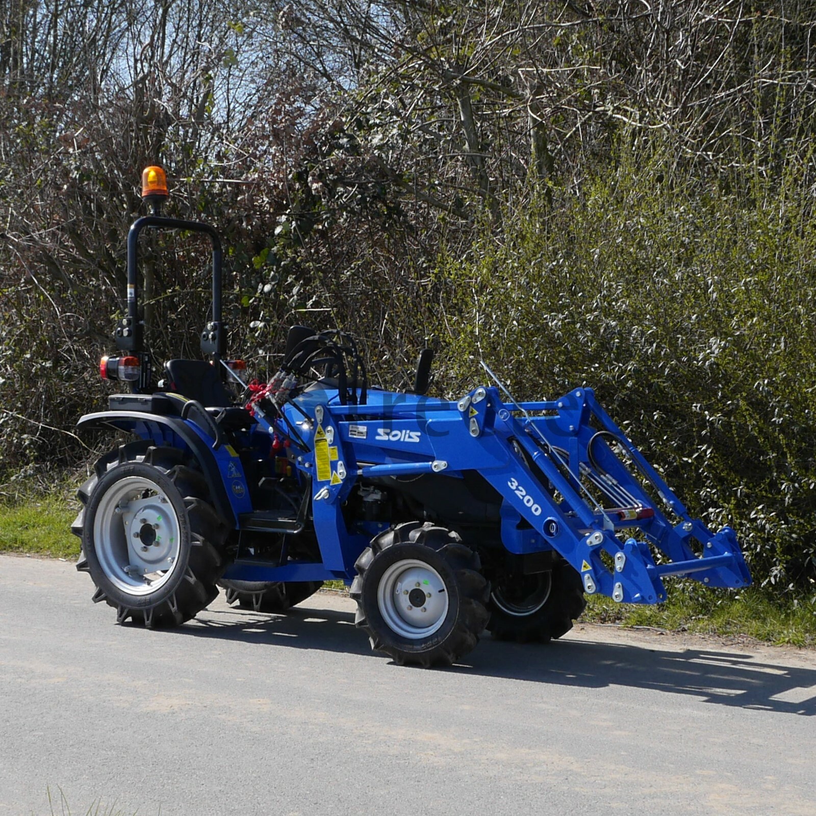 SOLIS 26 Kleintraktor Traktor Bulldog Frontlader Standardschaufel TÜV Unterlagen