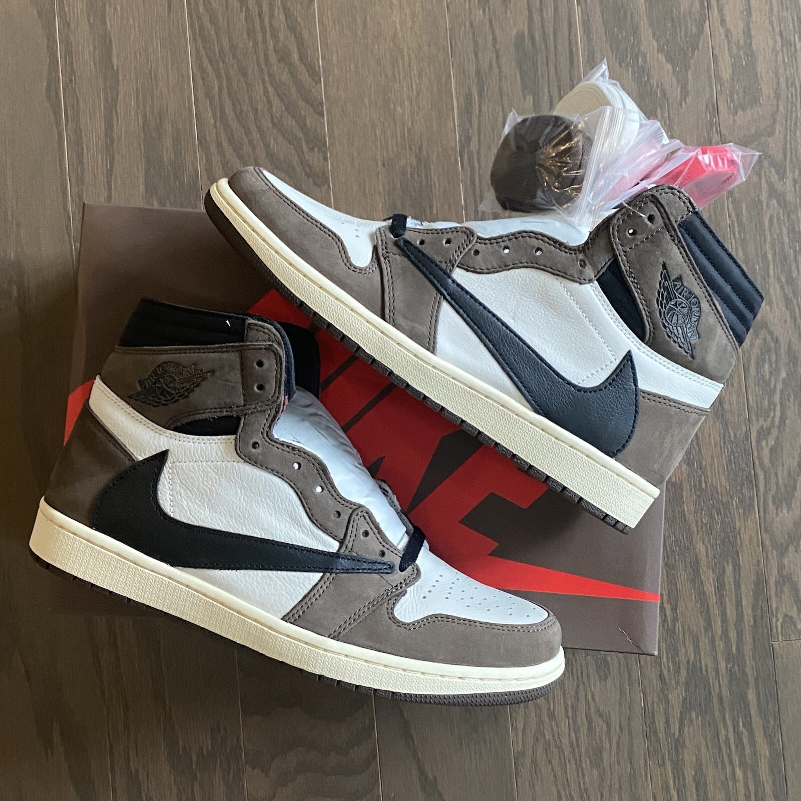 Air Jordan 1 Retro High Travis Scott Nike CD4487-100 Mocha Air Jordan 1 Retro High Travis Scott Nike CD4487-100 Mocha