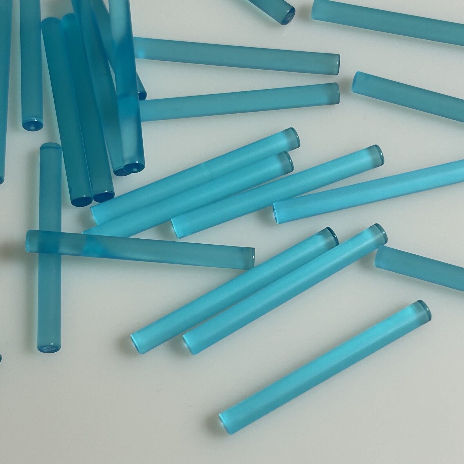 30 per lot NEW LEGO Transparent Light Blue SWORD BLADE 28697/6170187 lightsaber