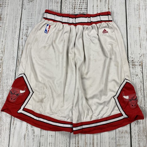 VINTAGE CHICAGO BULLS ADIDAS NBA WHITE RED AUTHETIC